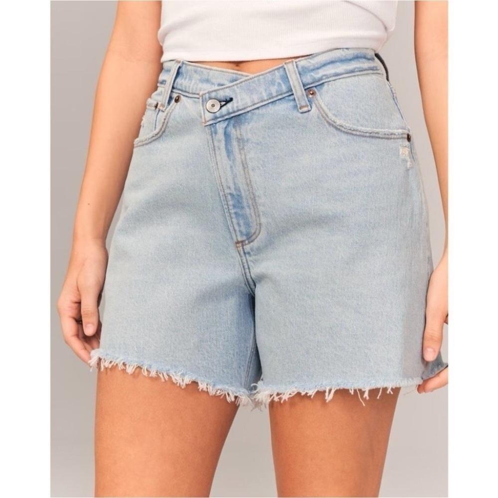 Abercrombie | The Dad Criss Cross Waist Curve Love Shorts Light Wash Size 25